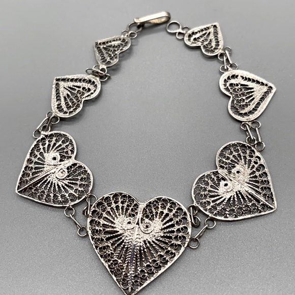 Vintage graduated heart shaped filigree bracelet 8 inches in sterling sterling - Picture 7 of 7